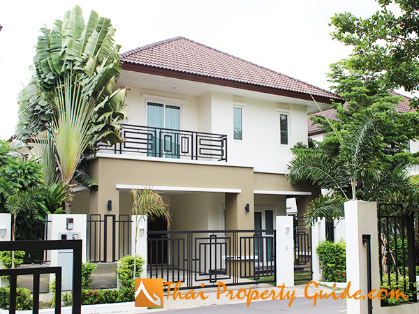 House with Shared Pool in Sukhumvit